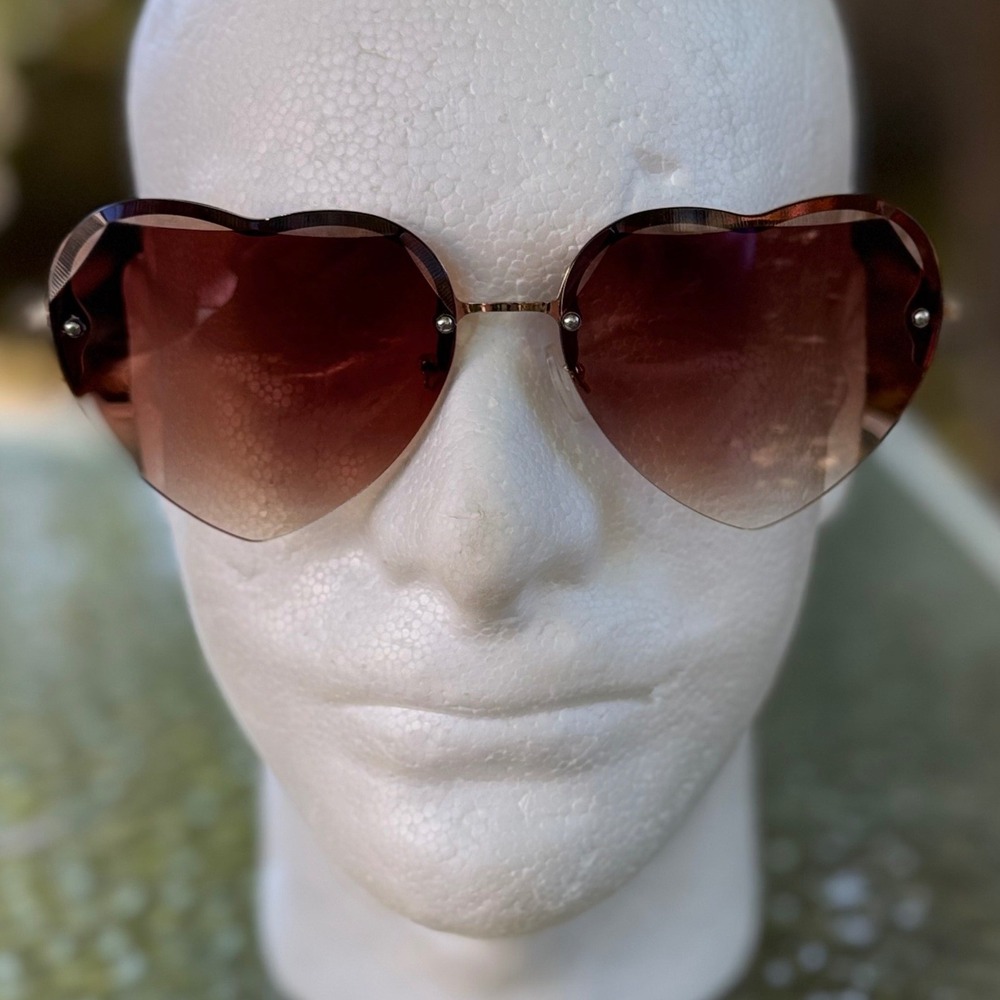 AJ Morgan Heart Sunglasses Brown Gradient Rimless Gold Tone 84021 Retro Oversize